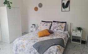 Deluxe B&B 